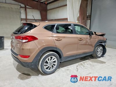 Trzecie zdjęcie samochodu z tyłu: 2017 HYUNDAI TUCSON SE VIN:KM8J23A40HU267849 - miniatura