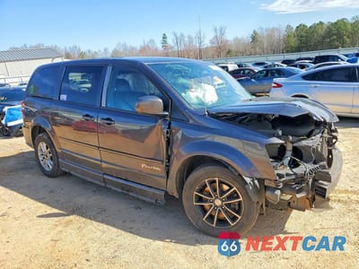 Czwarte zdjęcie samochodu z boku: 2017 DODGE GRAND CARAVAN GT VIN:2C4RDGEGXHR767043 - miniatura