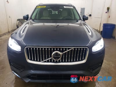 Piąte zdjęcie samochodu w środku: 2022 VOLVO XC90 T6 MOMENTUM VIN:YV4A22PK3N1840578 - miniatura