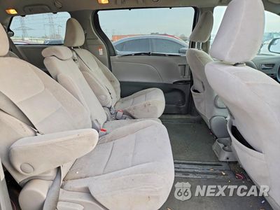 Zdjęcie 11 z 14 samochodu: 2015 TOYOTA SIENNA LE 8-PASSENGER VIN:5TDKK3DC3FS674058 - miniatura