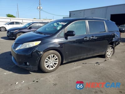 2017 TOYOTA SIENNA XLE 8-PASSENGER 5TDYZ3DC9HS877853 - główne zdjęcie licytacji z USA - miniatura