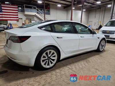 Trzecie zdjęcie samochodu z tyłu: 2022 TESLA MODEL 3 VIN:5YJ3E1EA5NF371380 - miniatura