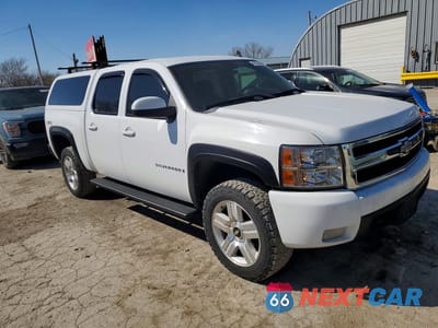 Czwarte zdjęcie samochodu z boku: 2007 CHEVROLET SILVERADO K1500 CREW CAB VIN:2GCEK13M571651935 - miniatura