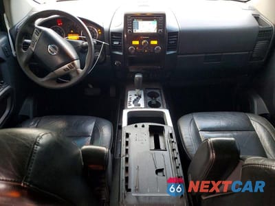 Zdjęcie 8 z 11 samochodu: 2015 NISSAN TITAN SL VIN:1N6AA0EC1FN505560 - miniatura