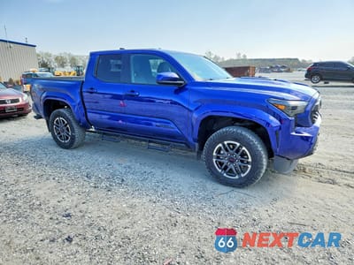 Czwarte zdjęcie samochodu z boku: 2024 TOYOTA TACOMA TRD SPORT VIN:3TYLB5JN5RT058604 - miniatura