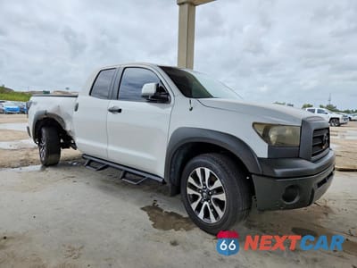 Czwarte zdjęcie samochodu z boku: 2008 TOYOTA TUNDRA SR5 VIN:5TFRU54108X014754 - miniatura