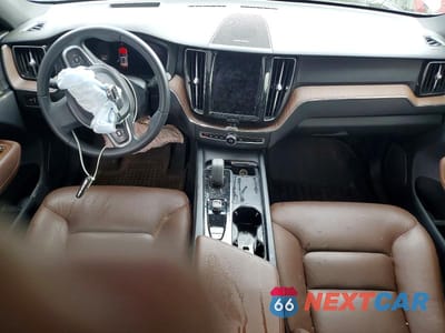 Zdjęcie 8 z 12 samochodu: 2022 VOLVO XC60 B5 MOMENTUM VIN:YV4L12RK5N1035772 - miniatura