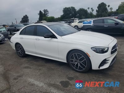 Czwarte zdjęcie samochodu z boku: 2023 MERCEDES-BENZ E 450 4MATIC VIN:W1KZF5KB4PB185398 - miniatura