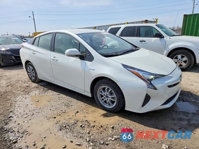 Czwarte zdjęcie samochodu z boku: 2018 TOYOTA PRIUS TWO VIN:JTDKBRFU8J3072548 - miniatura