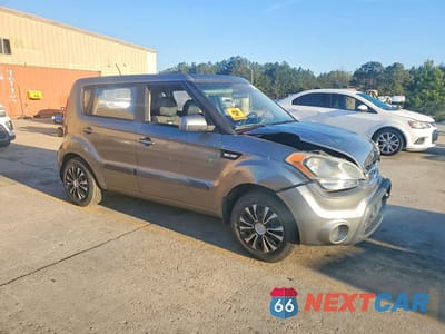Czwarte zdjęcie samochodu z boku: 2013 KIA SOUL BASE VIN:KNDJT2A56D7596598 - miniatura