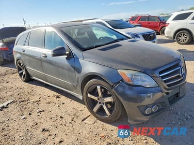 Czwarte zdjęcie samochodu z boku: 2011 MERCEDES-BENZ R350 R CLA VIN:4JGCB6FE3BA114306 - miniatura