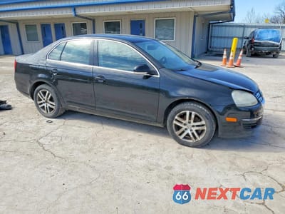Czwarte zdjęcie samochodu z boku: 2005 VOLKSWAGEN NEW JETTA 2.5L OPTION PACKAGE 1 VIN:3VWSF71K85M611315 - miniatura