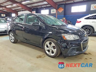 Czwarte zdjęcie samochodu z boku: 2017 CHEVROLET SONIC PREMIER VIN:1G1JF5SB4H4121562 - miniatura