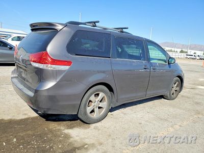 Trzecie zdjęcie samochodu z tyłu: 2012 TOYOTA SIENNA LE VIN:5TDKK3DC7CS197226 - miniatura