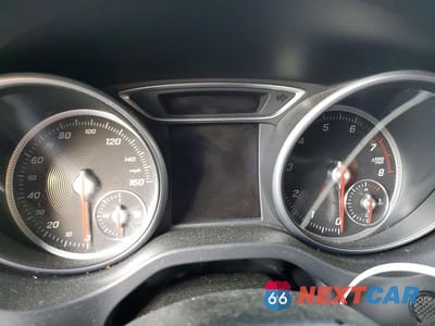 Zdjęcie 9 z 12 samochodu: 2018 MERCEDES-BENZ CLA 250 VIN:WDDSJ4EB6JN505803 - miniatura