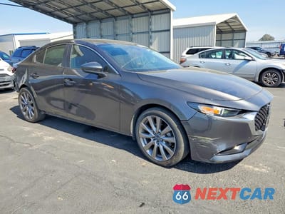 Czwarte zdjęcie samochodu z boku: 2020 MAZDA 3 PREFERRED VIN:3MZBPADL6LM127414 - miniatura