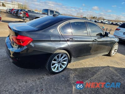 Trzecie zdjęcie samochodu z tyłu: 2016 BMW 320 XI VIN:WBA8A3C59GK689928 - miniatura