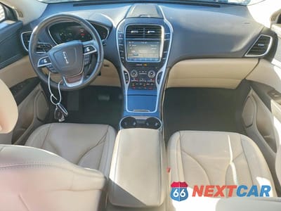 Zdjęcie 8 z 12 samochodu: 2019 LINCOLN NAUTILUS SELECT VIN:2LMPJ6K93KBL24815 - miniatura