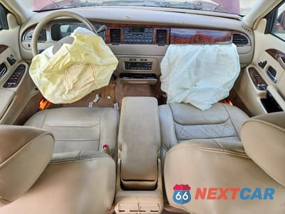 Zdjęcie 8 z 12 samochodu: 2000 LINCOLN TOWN CAR SIGNATURE VIN:1LNHM82W1YY794281 - miniatura