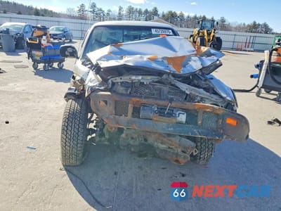 Piąte zdjęcie samochodu w środku: 2002 TOYOTA TACOMA VIN:5TEWN72N62Z015022 - miniatura