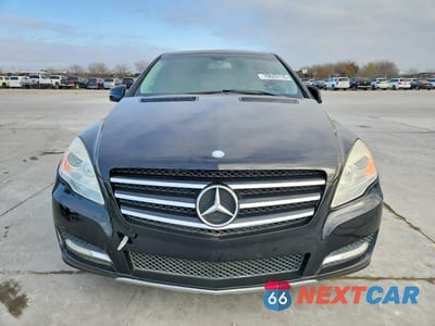Piąte zdjęcie samochodu w środku: 2012 MERCEDES BENZ R 350 BLUETEC VIN:4JGCB2FEXCA137513 - miniatura