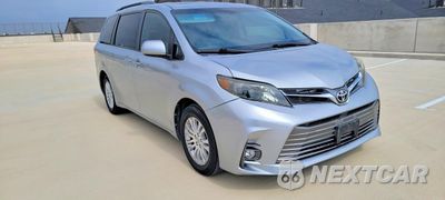 2017 TOYOTA SIENNA XLE 8-PASSENGER 5TDYZ3DC6HS897302 - główne zdjęcie licytacji z USA - miniatura