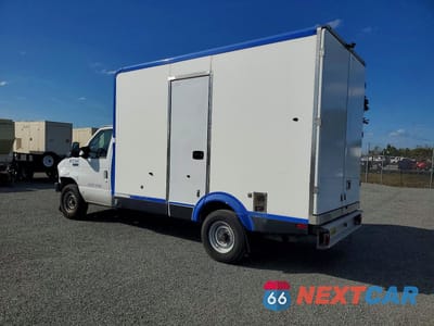 Drugie zdjęcie samochodu z przodu: 2023 FORD E350 REFRIGERATED BOX TRUCK VIN:1FDWE3FK2PDD18819 - miniatura