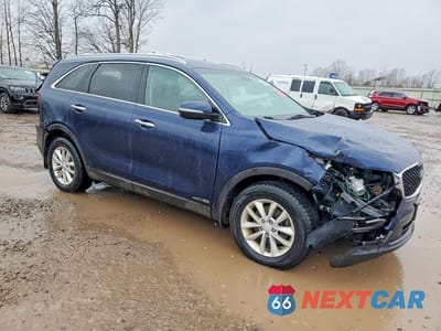 Czwarte zdjęcie samochodu z boku: 2017 KIA SORENTO LX V6 VIN:5XYPGDA54HG316552 - miniatura