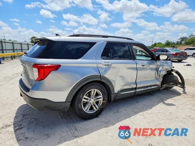Trzecie zdjęcie samochodu z tyłu: 2021 FORD EXPLORER XLT VIN:1FMSK7DH2MGC16484 - miniatura