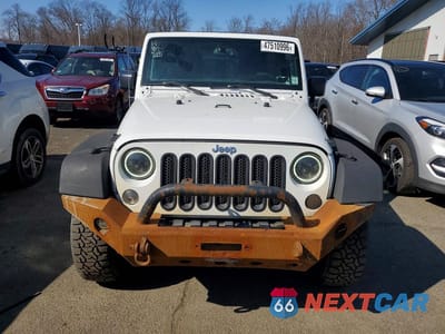 Piąte zdjęcie samochodu w środku: 2015 JEEP WRANGLER UNLIMITED SAHARA VIN:1C4HJWEG7FL689843 - miniatura