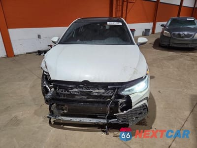 Piąte zdjęcie samochodu w środku: 2022 VOLKSWAGEN GTI SE VIN:WVWR87CDXNW201674 - miniatura