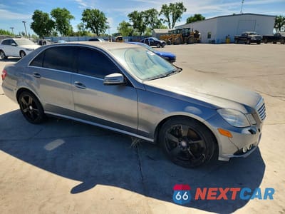 Czwarte zdjęcie samochodu z boku: 2010 MERCEDES-BENZ E 350 VIN:WDDHF5GB1AA167720 - miniatura