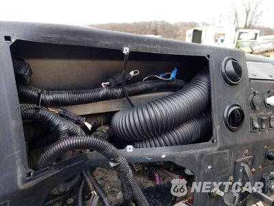 Zdjęcie 9 z 11 samochodu: 2014 FREIGHTLINER MT45 DELIVERY TRUCK VIN:4UZAAPDU8ECFV9002 - miniatura