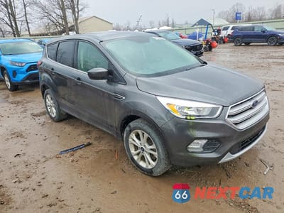 Czwarte zdjęcie samochodu z boku: 2019 FORD ESCAPE SE VIN:1FMCU9GDXKUA43864 - miniatura
