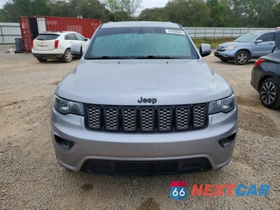 Piąte zdjęcie samochodu w środku: 2018 JEEP GRAND CHEROKEE LAREDO VIN:1C4RJEAG2JC141732 - miniatura