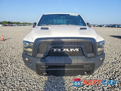 Piąte zdjęcie samochodu w środku: 2018 RAM 1500 REBEL VIN:1C6RR7YT7JS135297 - miniatura