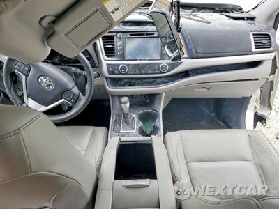 Zdjęcie 8 z 15 samochodu: 2017 TOYOTA HIGHLANDER XLE VIN:5TDKZRFH3HS511632 - miniatura