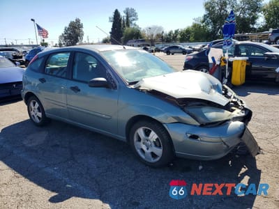 Czwarte zdjęcie samochodu z boku: 2004 FORD FOCUS ZX5 VIN:3FAFP37Z74R110972 - miniatura