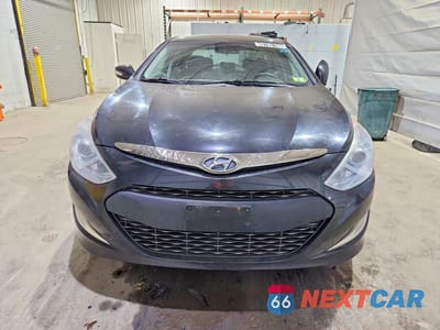 Piąte zdjęcie samochodu w środku: 2011 HYUNDAI SONATA HYBRID BASE VIN:KMHEC4A45BA004723 - miniatura