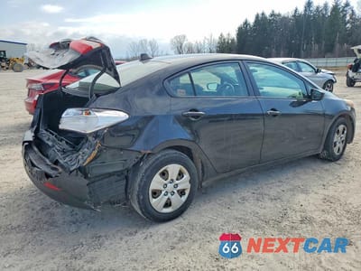 Trzecie zdjęcie samochodu z tyłu: 2015 KIA FORTE LX VIN:KNAFK4A61F5303957 - miniatura