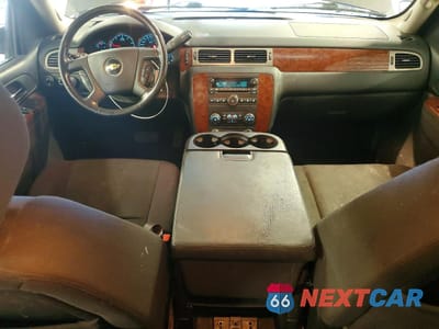 Zdjęcie 8 z 13 samochodu: 2011 CHEVROLET TAHOE K1500 LS VIN:1GNSKAE08BR200891 - miniatura