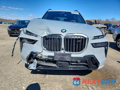 Piąte zdjęcie samochodu w środku: 2025 BMW X7 M60I VIN:5UX33EM08S9X10045 - miniatura