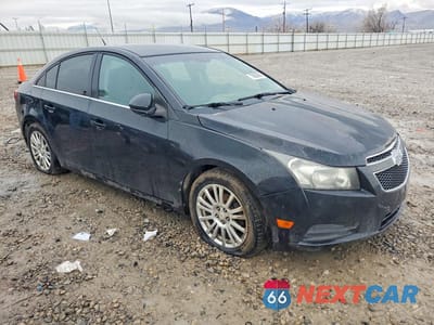 Czwarte zdjęcie samochodu z boku: 2011 CHEVROLET CRUZE ECO VIN:1G1PJ5S92B7192111 - miniatura