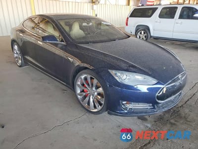 Czwarte zdjęcie samochodu z boku: 2015 TESLA MODEL S P85D VIN:5YJSA4H49FF084026 - miniatura