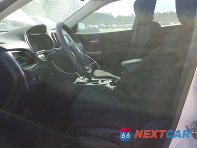 Zdjęcie 7 z 13 samochodu: 2019 JEEP CHEROKEE LATITUDE VIN:1C4PJLCB1KD416841 - miniatura