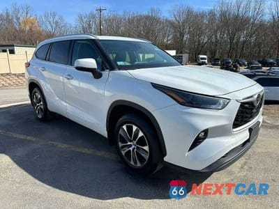 Czwarte zdjęcie samochodu z boku: 2022 TOYOTA HIGHLANDER XLE VIN:5TDGZRBH8NS583210 - miniatura