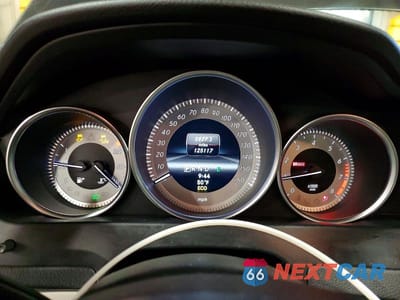 Zdjęcie 9 z 12 samochodu: 2013 MERCEDES-BENZ C 300 4MATIC VIN:WDDGF8AB9DG132818 - miniatura