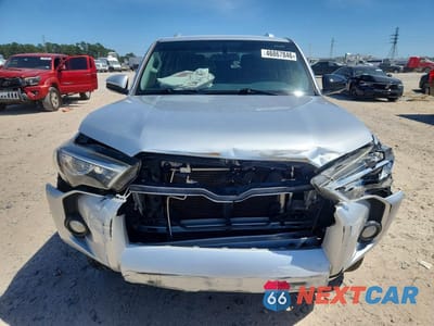 Piąte zdjęcie samochodu w środku: 2018 TOYOTA 4RUNNER SR5 VIN:JTEZU5JR7J5168286 - miniatura