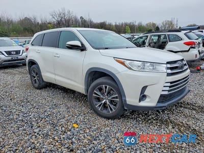 Czwarte zdjęcie samochodu z boku: 2018 TOYOTA HIGHLANDER LE VIN:5TDZZRFH6JS245866 - miniatura