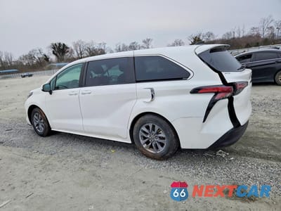 Drugie zdjęcie samochodu z przodu: 2022 TOYOTA SIENNA LE 8-PASSENGER VIN:5TDKRKEC3NS116634 - miniatura